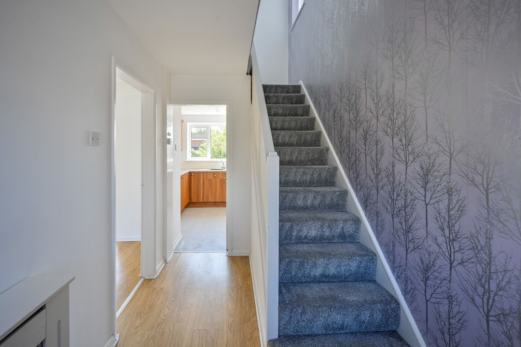Property photo 2 of 18 Entrance Hallway