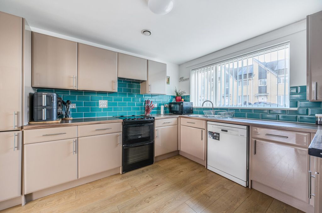 Property photo 2 of 18 1380432-5-69120ee...