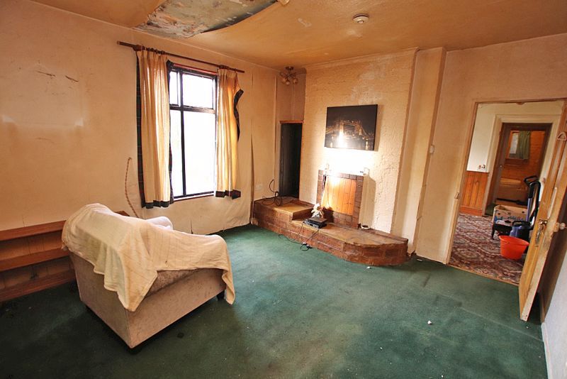 Property photo 3 of 19 Lounge