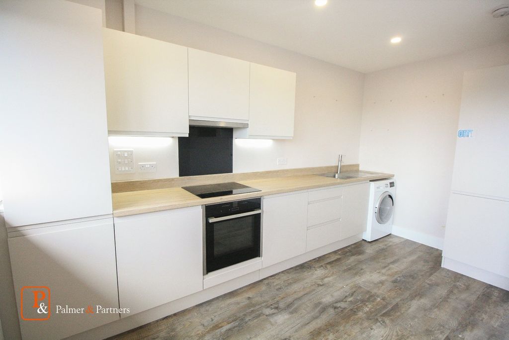 Property photo 3 of 10 Kitchen