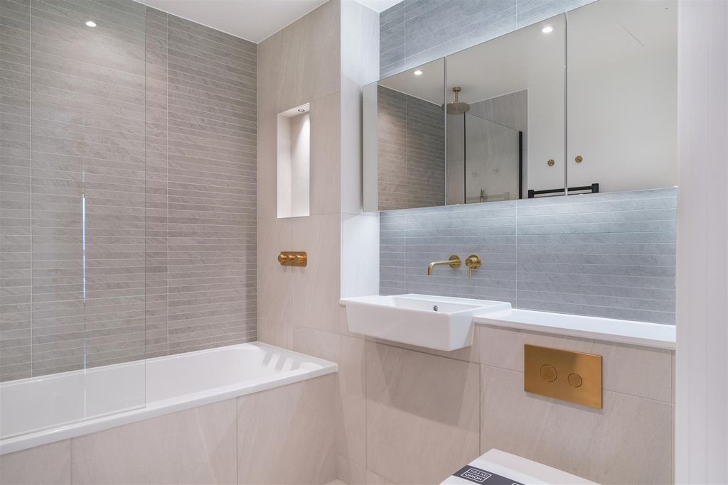 Property photo 3 of 11 Apartment 53, Waterview House - Frtlab0Eo1Dk1Mutf9
