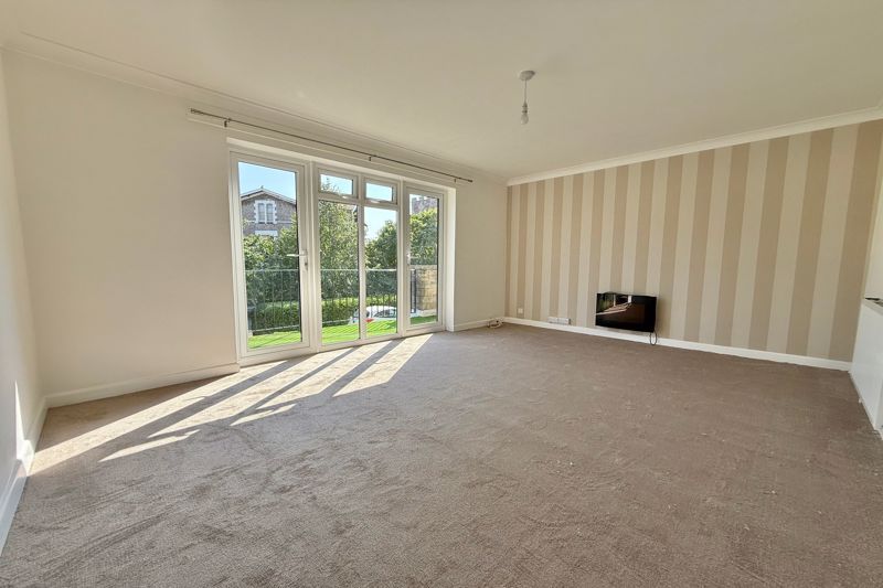 Property photo 3 of 16 Southerly Lounge