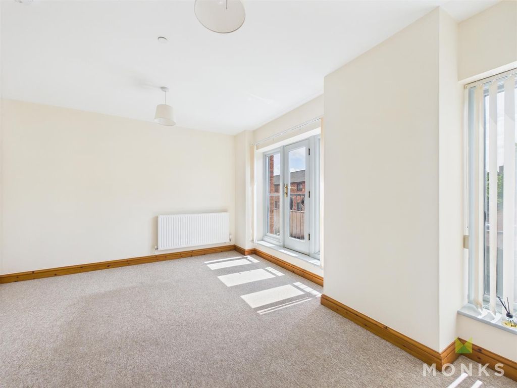 Property photo 3 of 9 Cam01348G0-Pr0686-Still003.Jpg