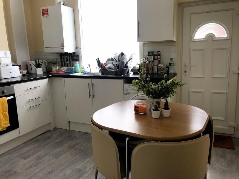 Property photo 3 of 6 Kitchen 1.Jpg