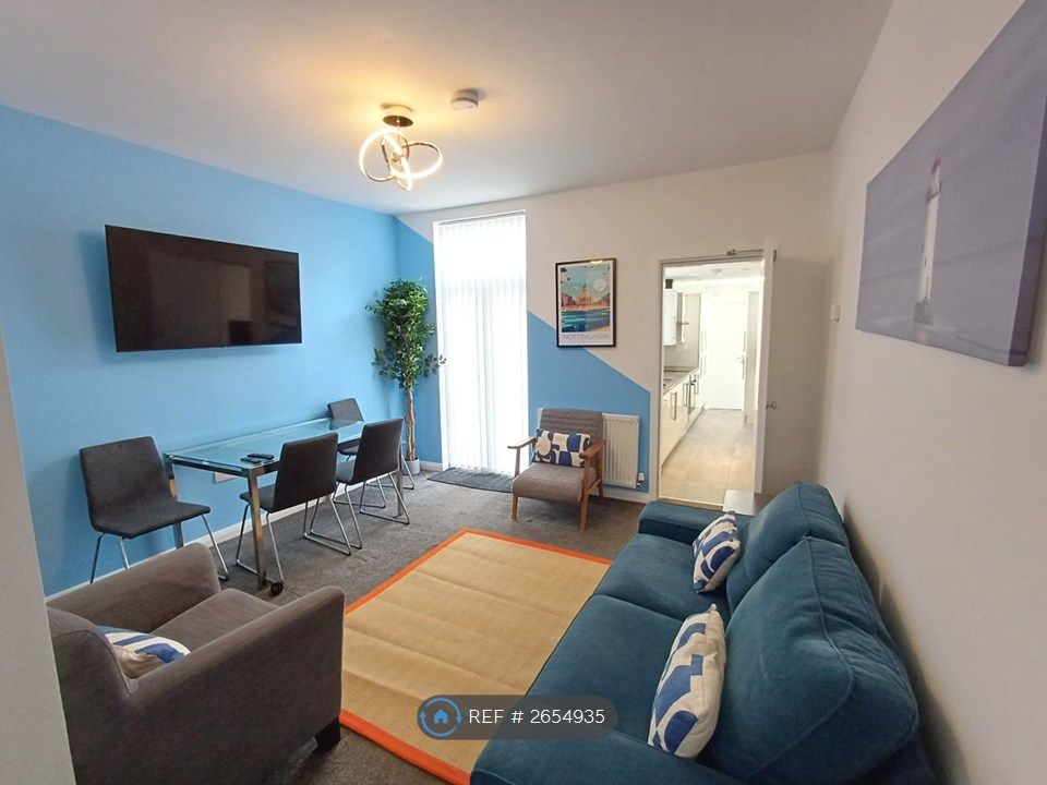 Property photo 2 of 17 Living Room