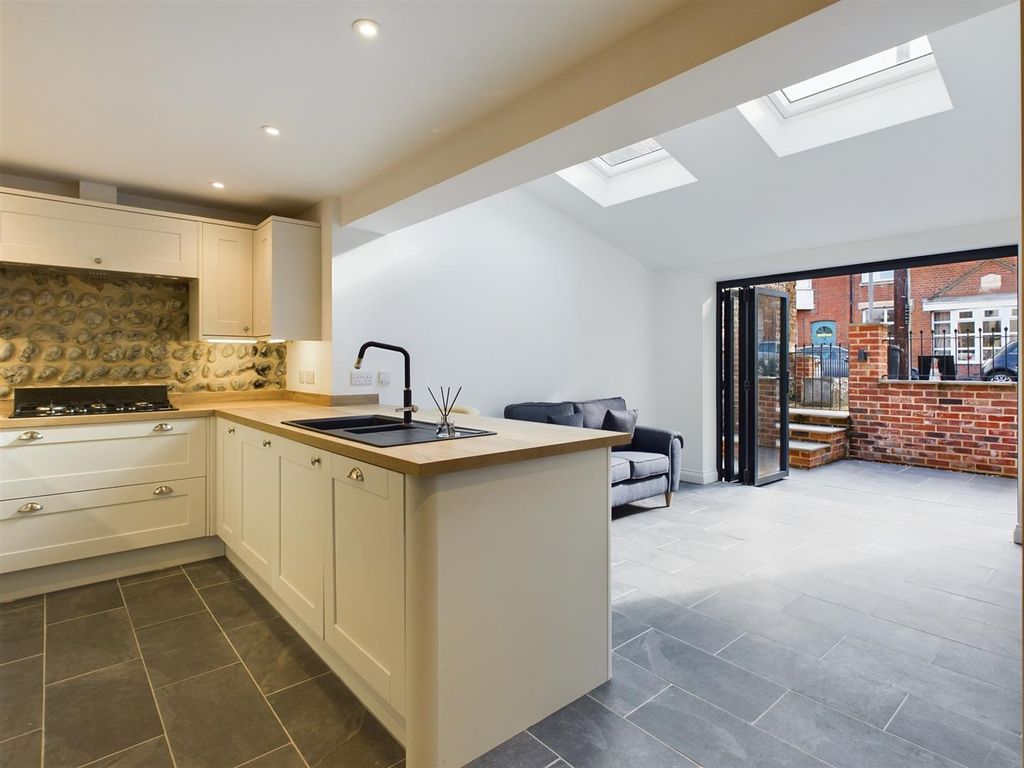 Property photo 3 of 28 Cam04116G0-Pr0032-Still002.Jpg