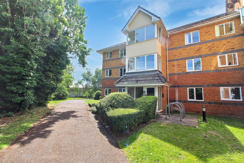 Property photo 1 of 15 Approach