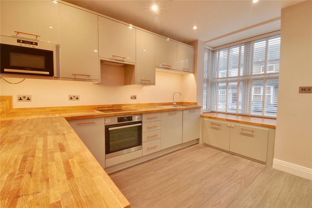 Property photo 3 of 17 Picture No. 02