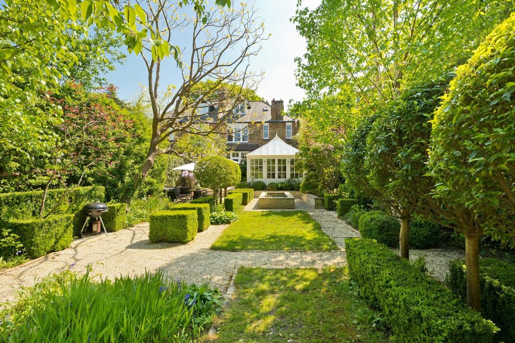 Property photo 3 of 17 Garden