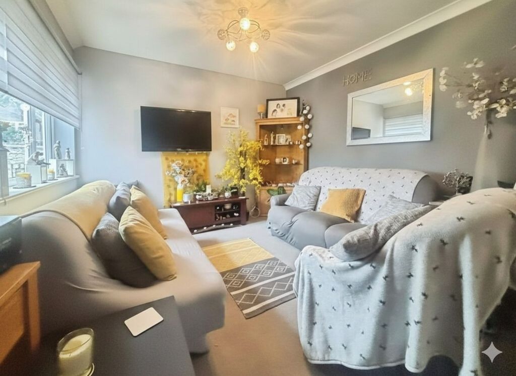 Property photo 2 of 5 Ewemove Estate Agents Scunthorpe - Living Room