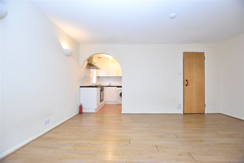 Property photo 3 of 8 Picture No. 05