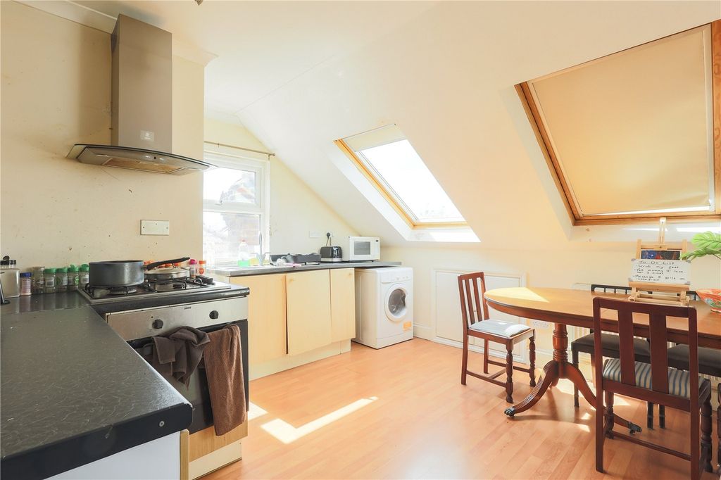Property photo 2 of 9 Picture No. 10