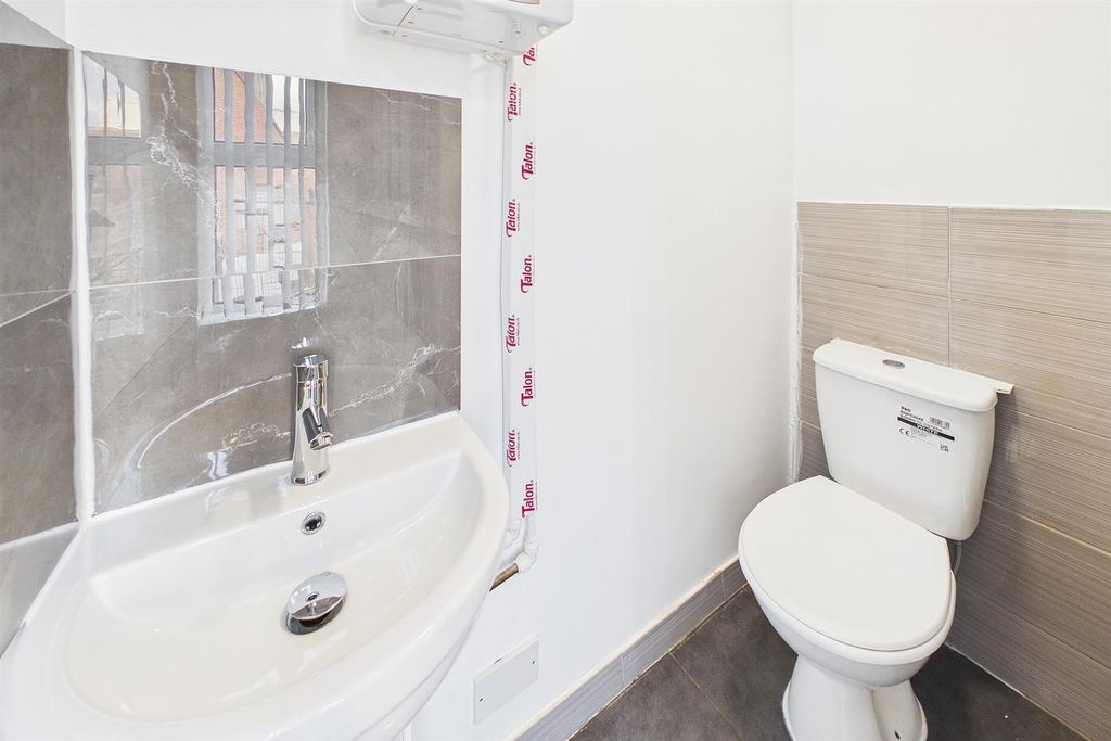 Property photo 3 of 12 Cam03736G0-Pr0225-Still002.Jpg