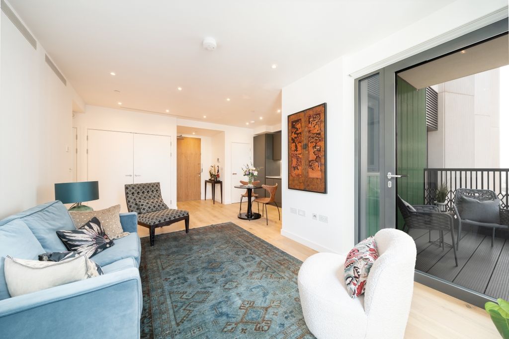 Property photo 3 of 16 Sutherland Apartm...
