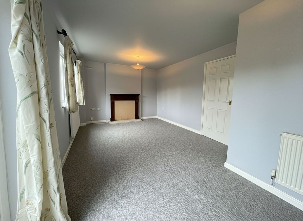 Property photo 2 of 12 Living Room