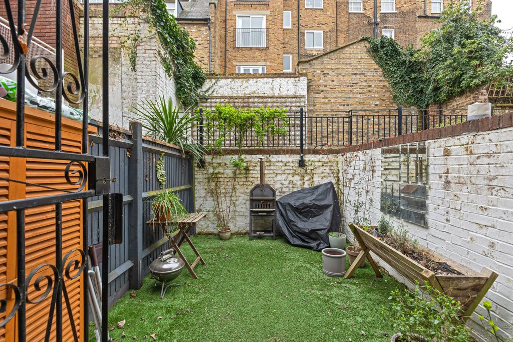 Property photo 2 of 12