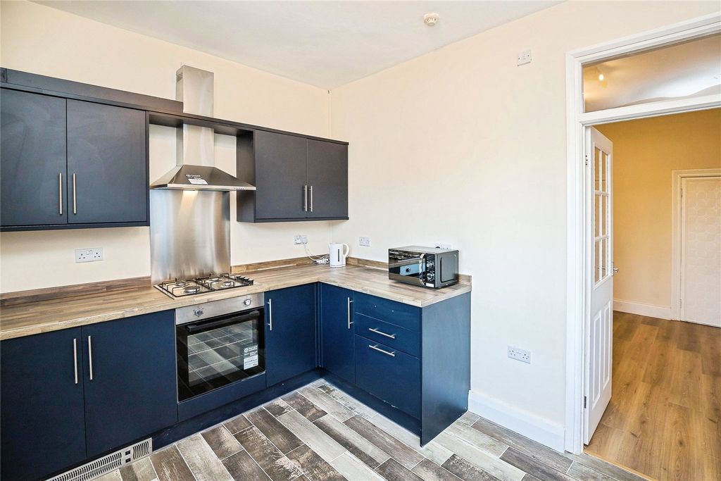 Property photo 3 of 20 Kitchen