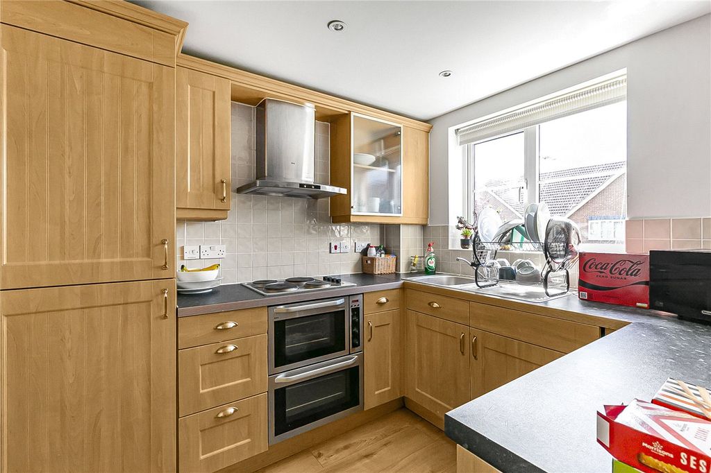 Property photo 3 of 12 Kitchen