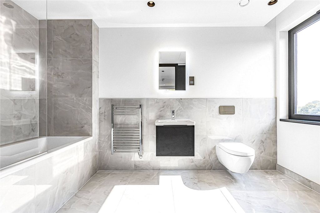 Additional image 30 of 6 bed detached house to rentRosebury Close, Goffs Oak, Waltham Cross, Hertfordshire EN7