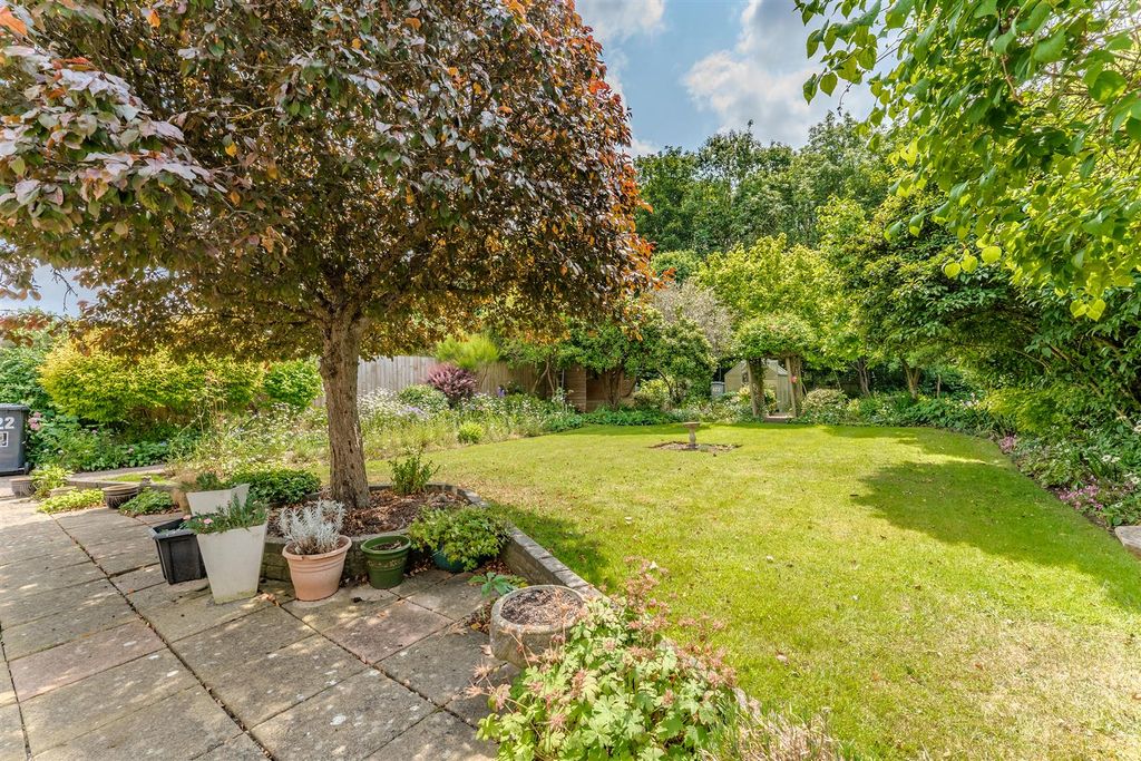 Property photo 3 of 39 Garden