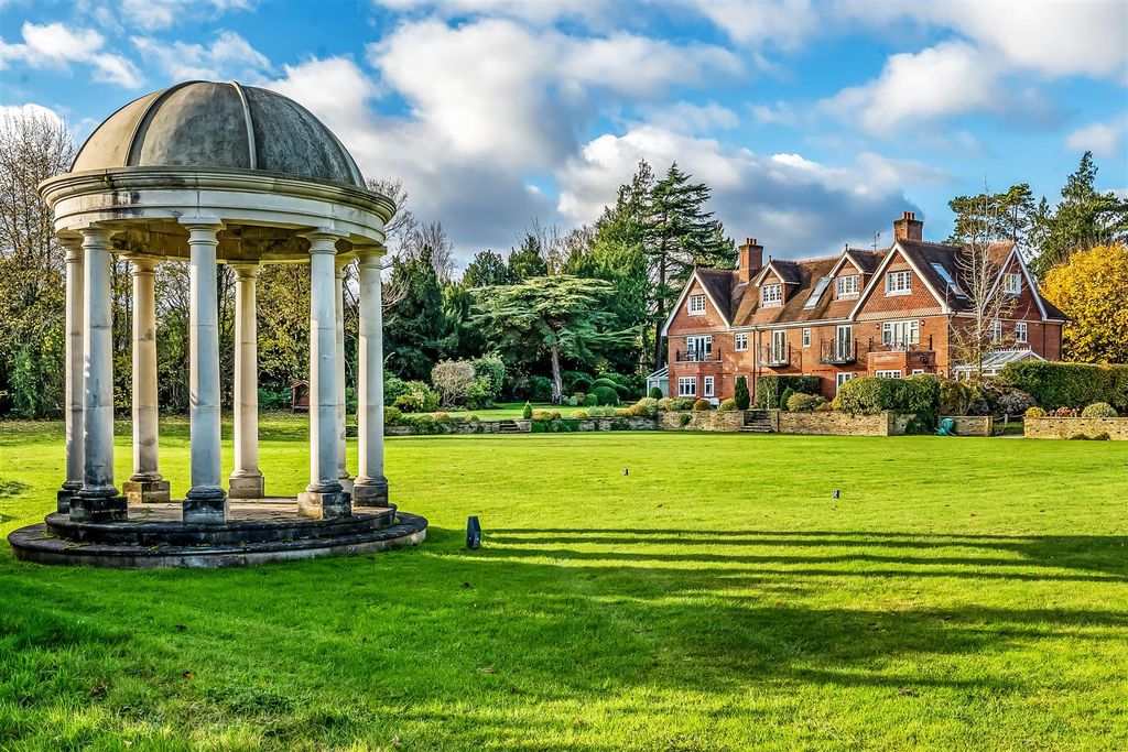 Property photo 1 of 19 15-Hawks-Hill-31.Jpg