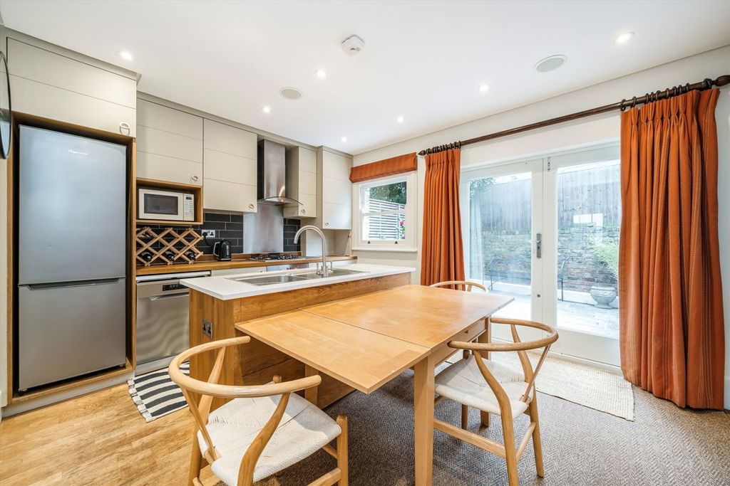 Property photo 3 of 8