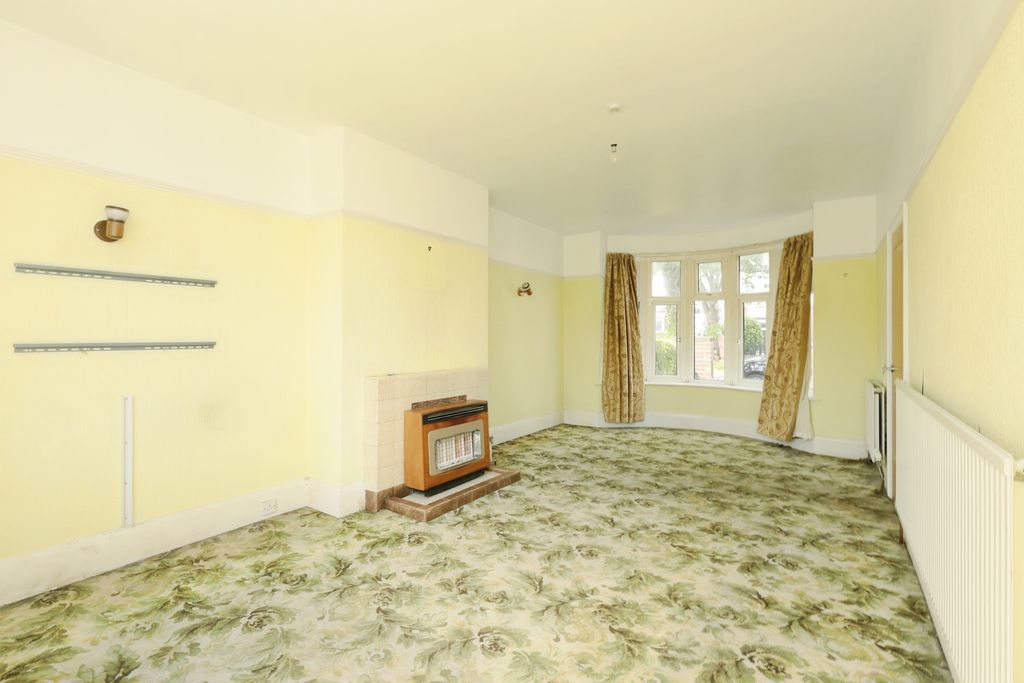 Property photo 2 of 17 Photo