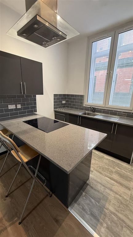 Property photo 1 of 10 Kitchen