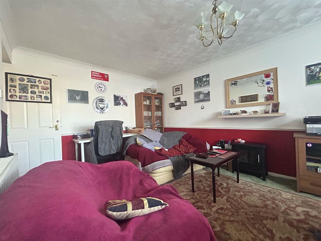 Property photo 3 of 8