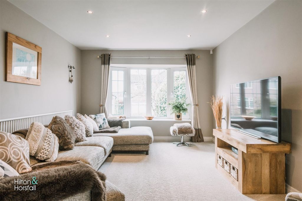 Property photo 2 of 27 Townfield Avenue