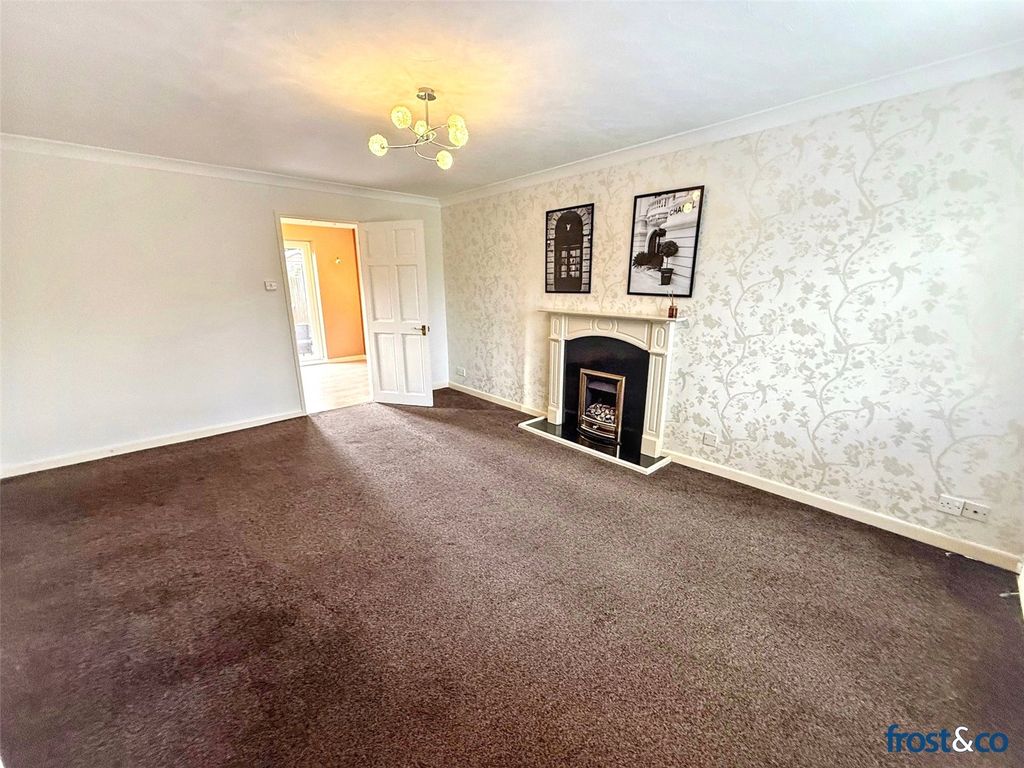 Property photo 2 of 17 Lounge