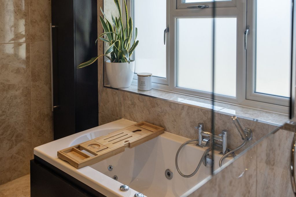 Property photo 3 of 38 1466433-20-6A15cd...