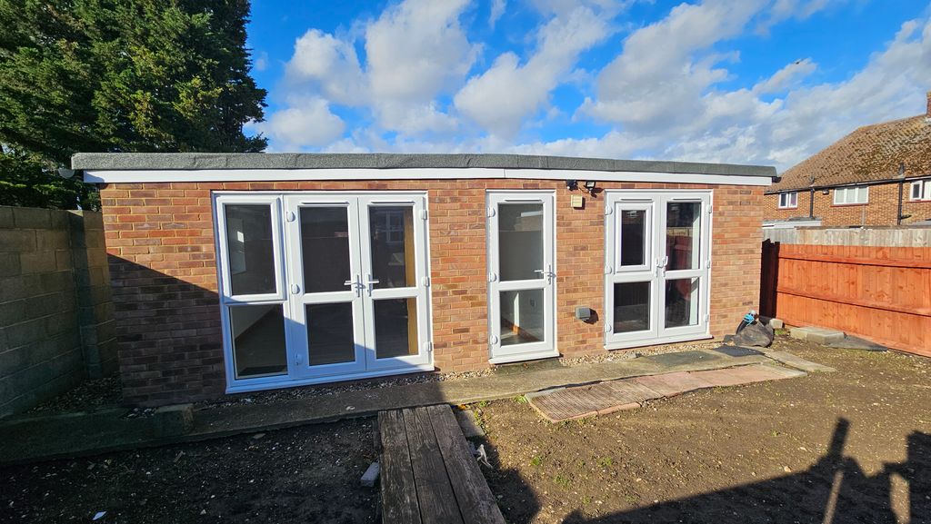 Property photo 2 of 14 Detached Outbuilding / Bungalow