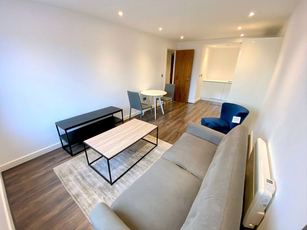 Property photo 3 of 11 Lounge