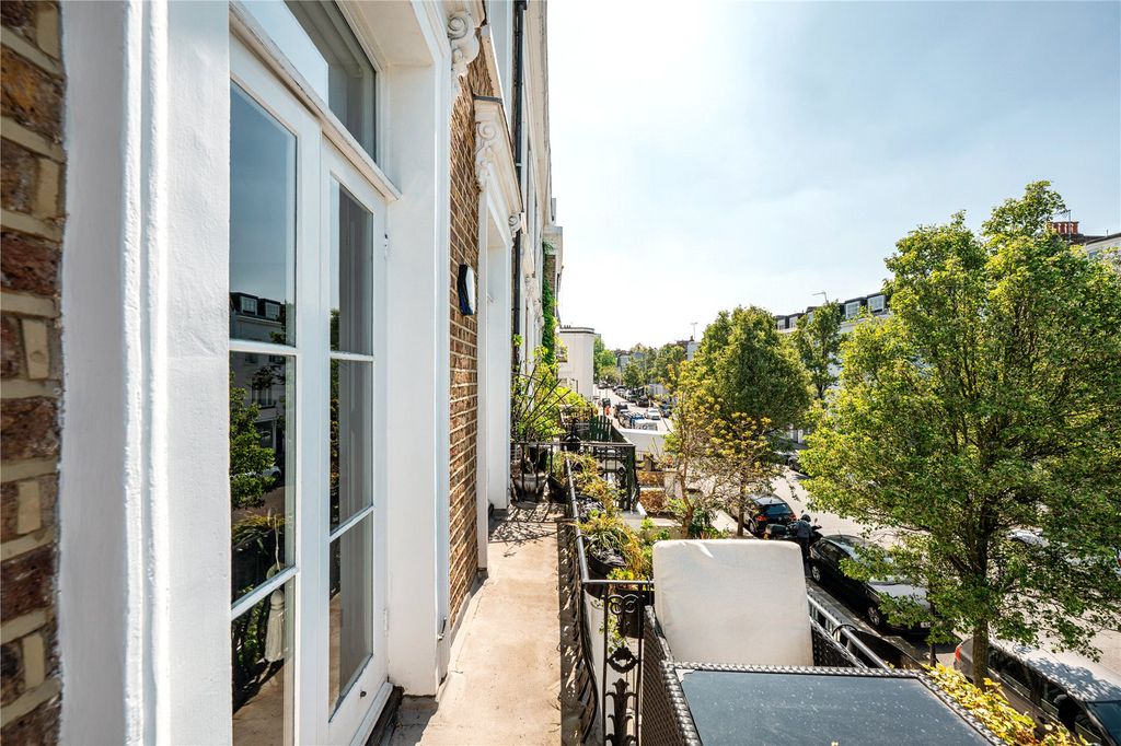 Property photo 3 of 17 Balcony