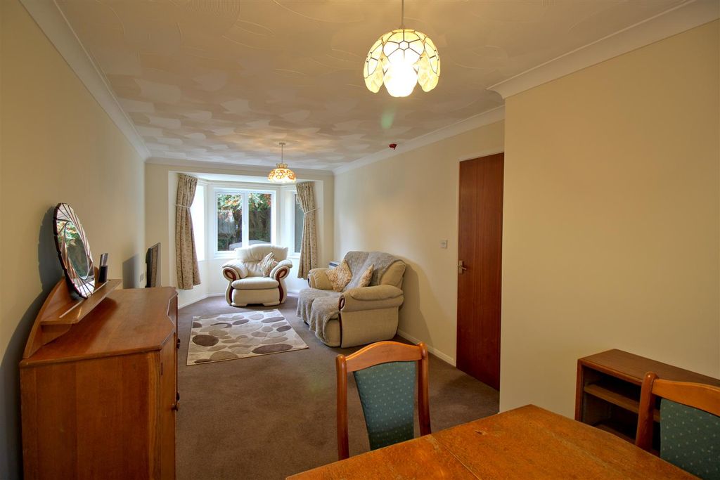 Property photo 2 of 17 Lounge/Diner