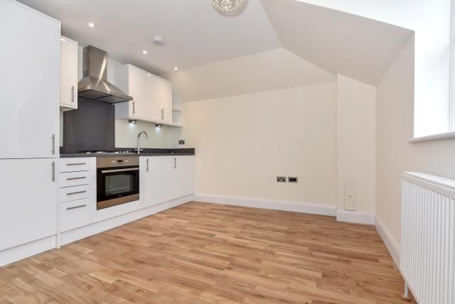 Property photo 3 of 10 Kitchen