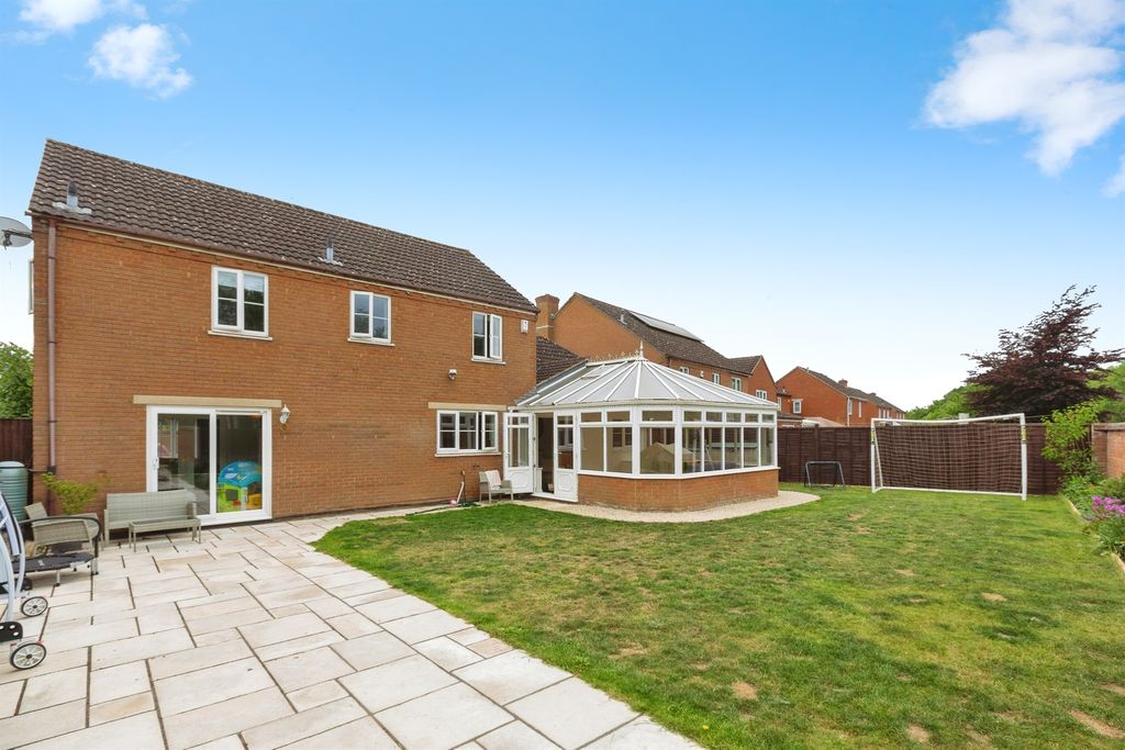 Property photo 2 of 16