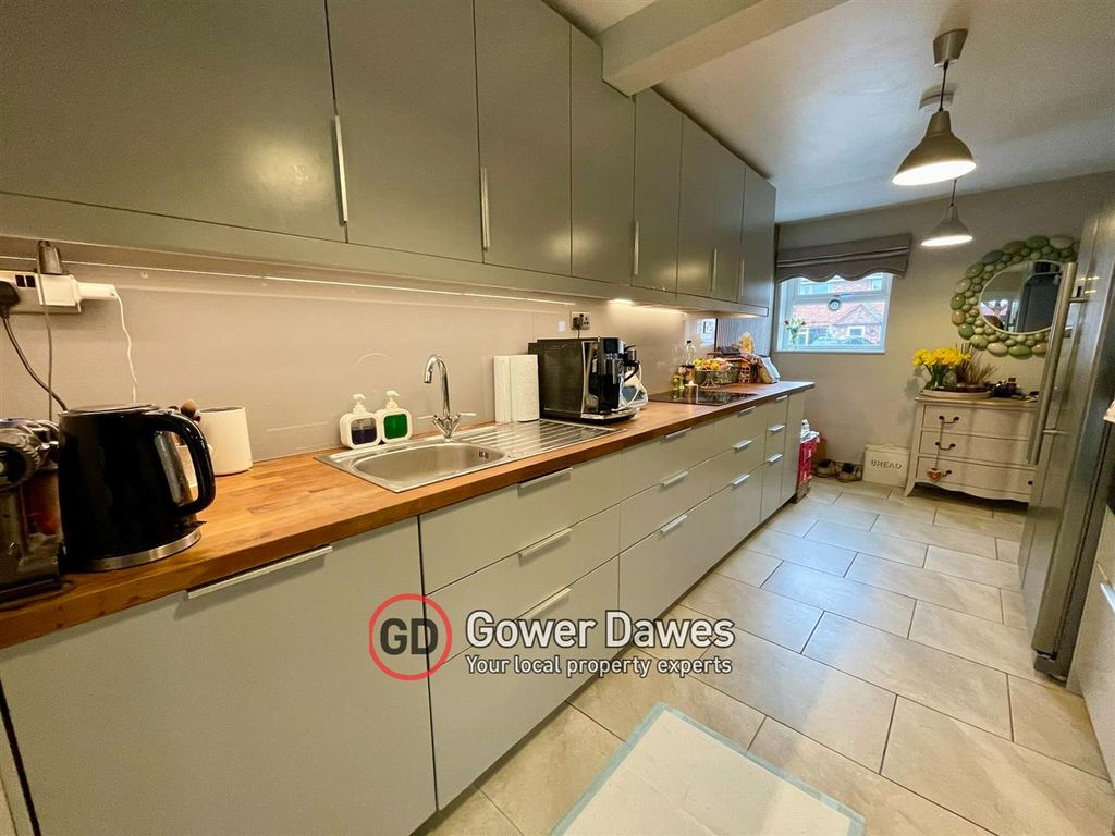 Property photo 2 of 13 Kitchen Diner