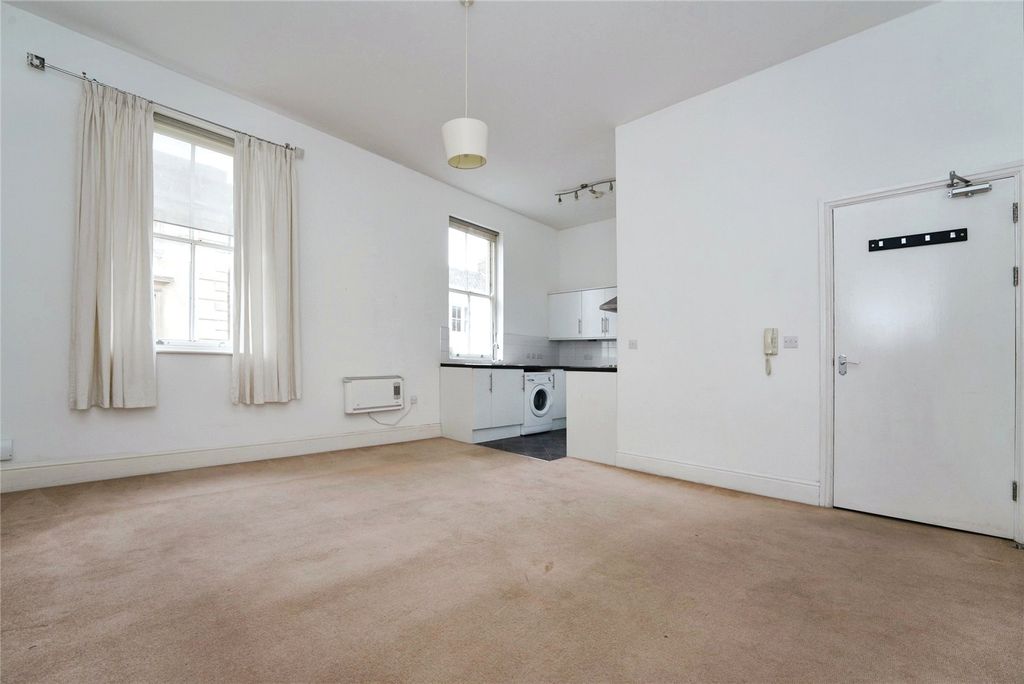 Property photo 3 of 9 Picture No. 06