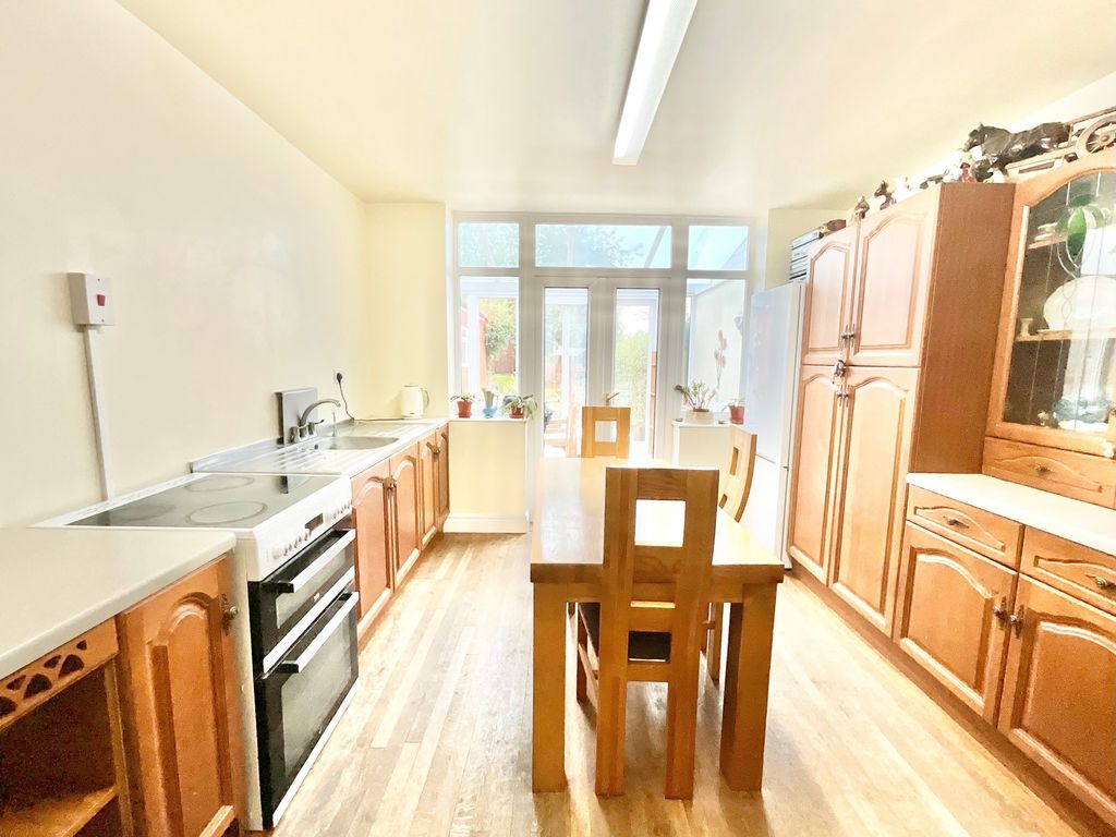 Property photo 2 of 31