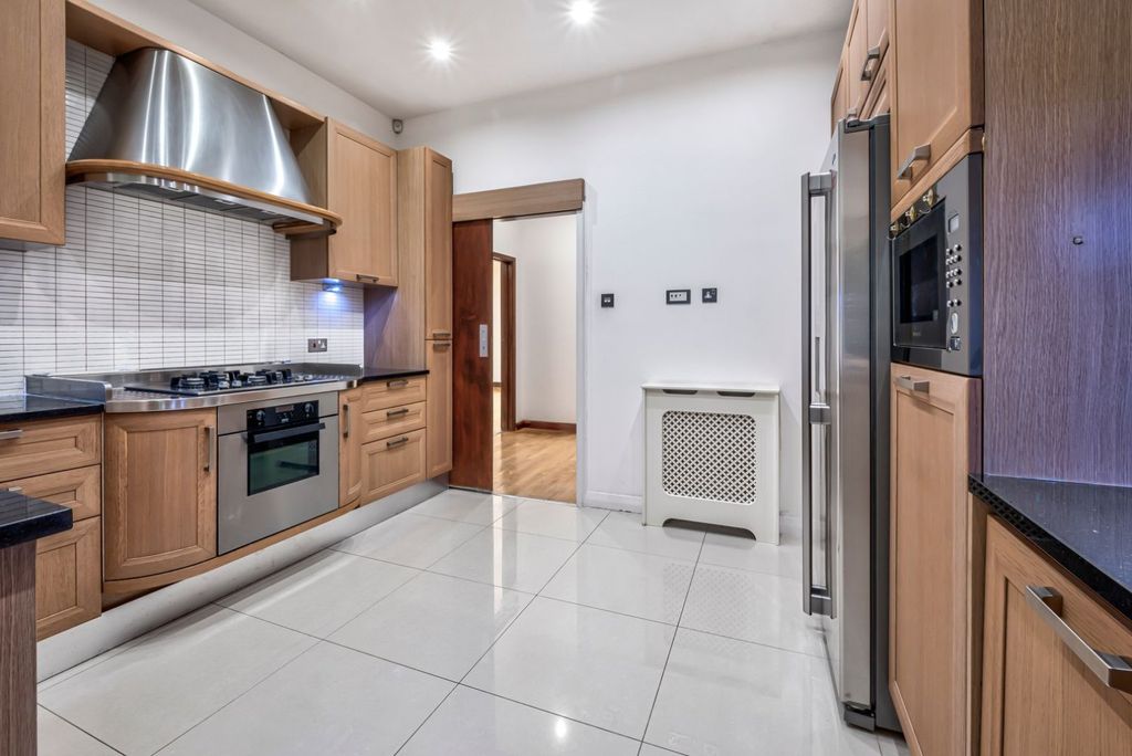 Property photo 2 of 13 Picture No. 14