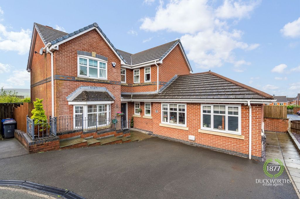 Property photo 2 of 54