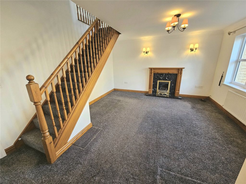 Property photo 2 of 13 Lounge