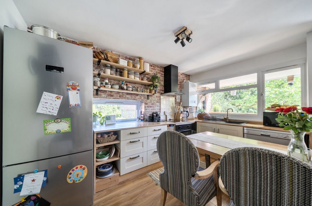 Property photo 2 of 17 1466842-13-6A1076...