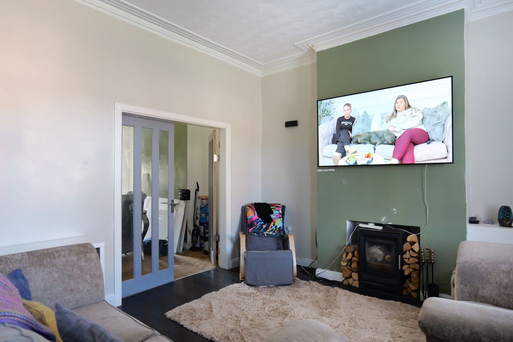 Property photo 2 of 25