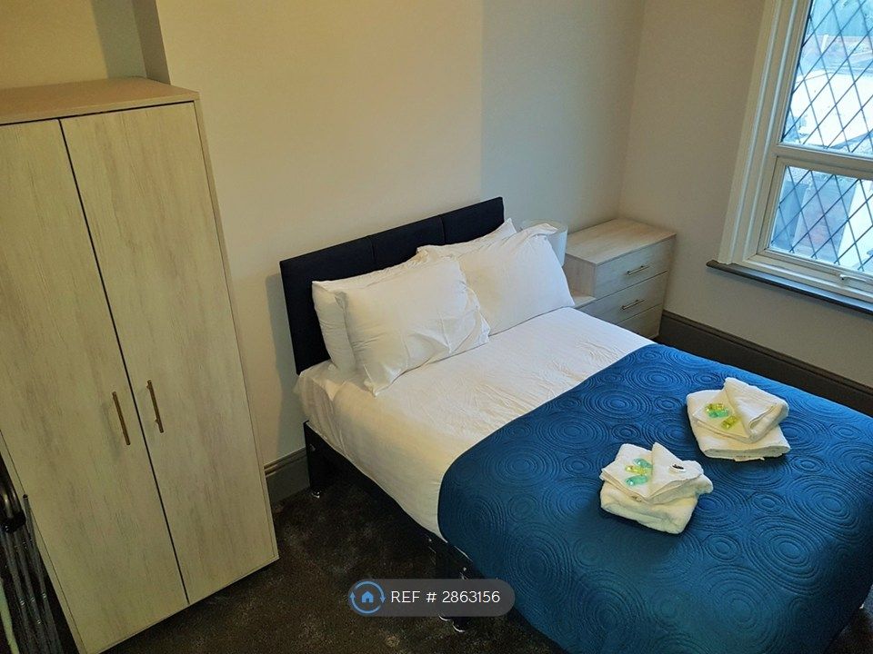 Property photo 3 of 8 Bedroom (2)