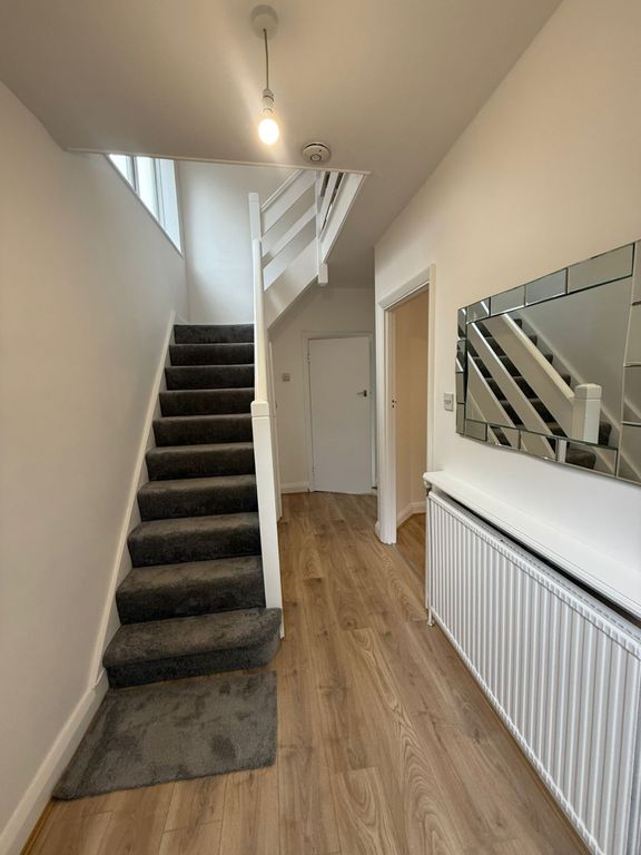 Property photo 2 of 12 41 The Chase 5