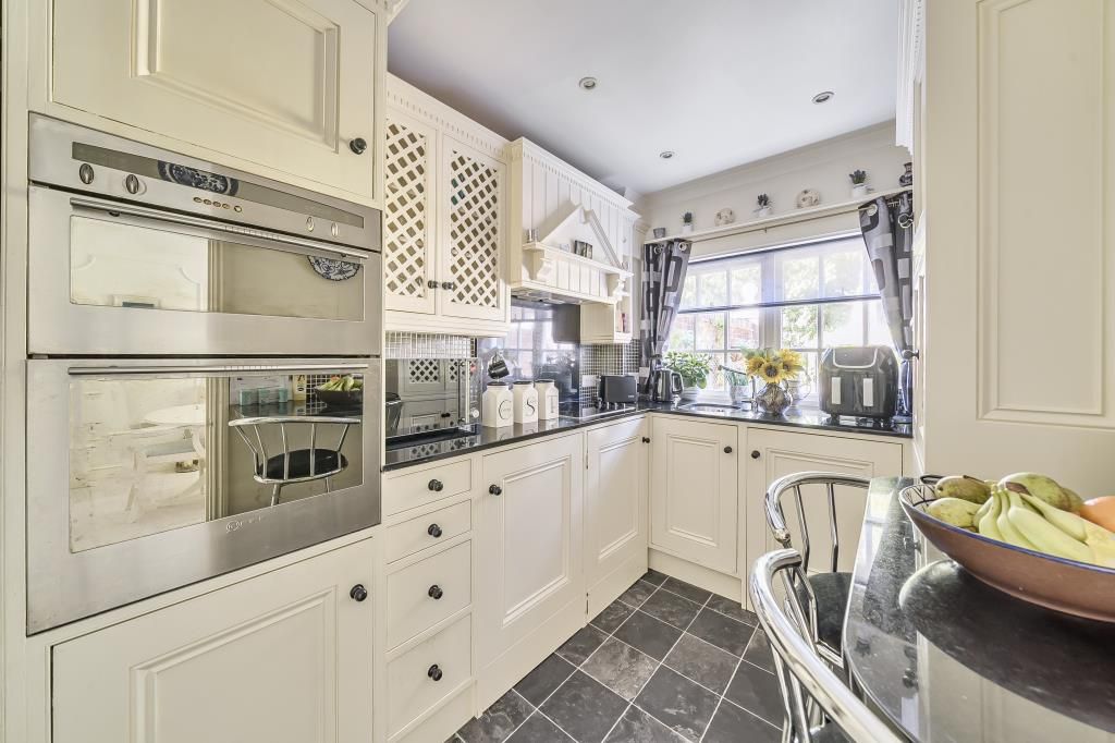 Property photo 2 of 21 Kitchen