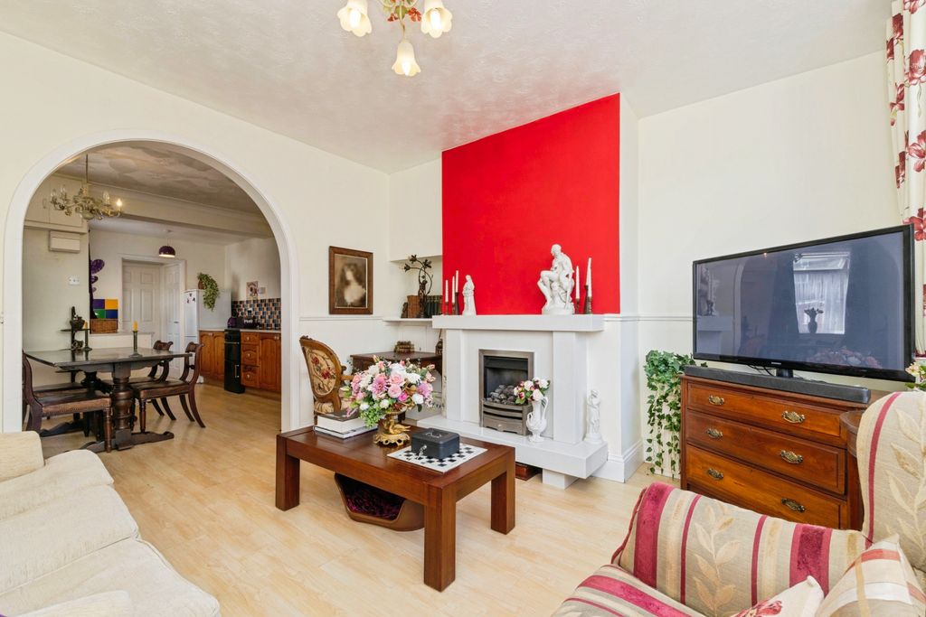Property photo 2 of 15